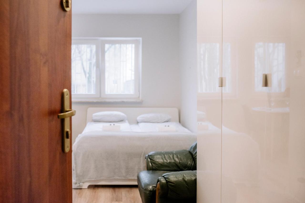Apartel Metro Wierzbno Apartment
